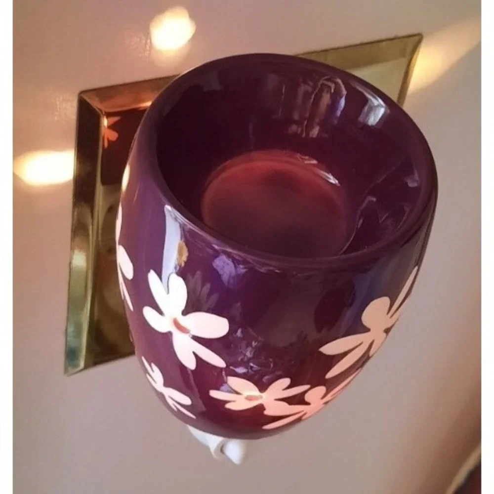Scentsy Holiday Lights Plug-In Wax Warmer Red Christmas & Purple Floral Sleeve